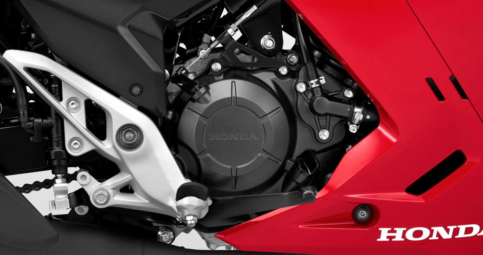 Động cơ DOHC 150cc đầy uy lực